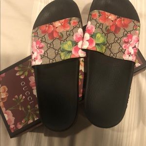 Gucci GG Supreme Slides